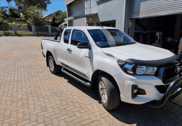 Toyota Hilux Bonnet Guard 2016 - 2020 - Image 4