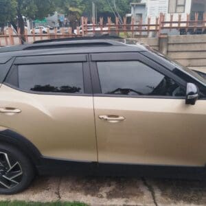 Mahindra XUV 3x0 weather sheilds bromvoel